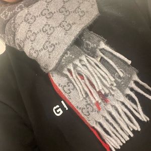 gg logo grey scarf